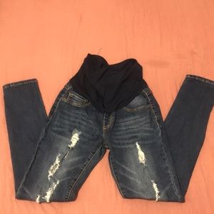 Ripped maternity jeans